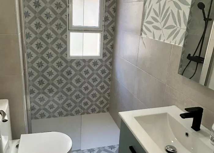 Modern And Bright Close To The Station * קורדובה